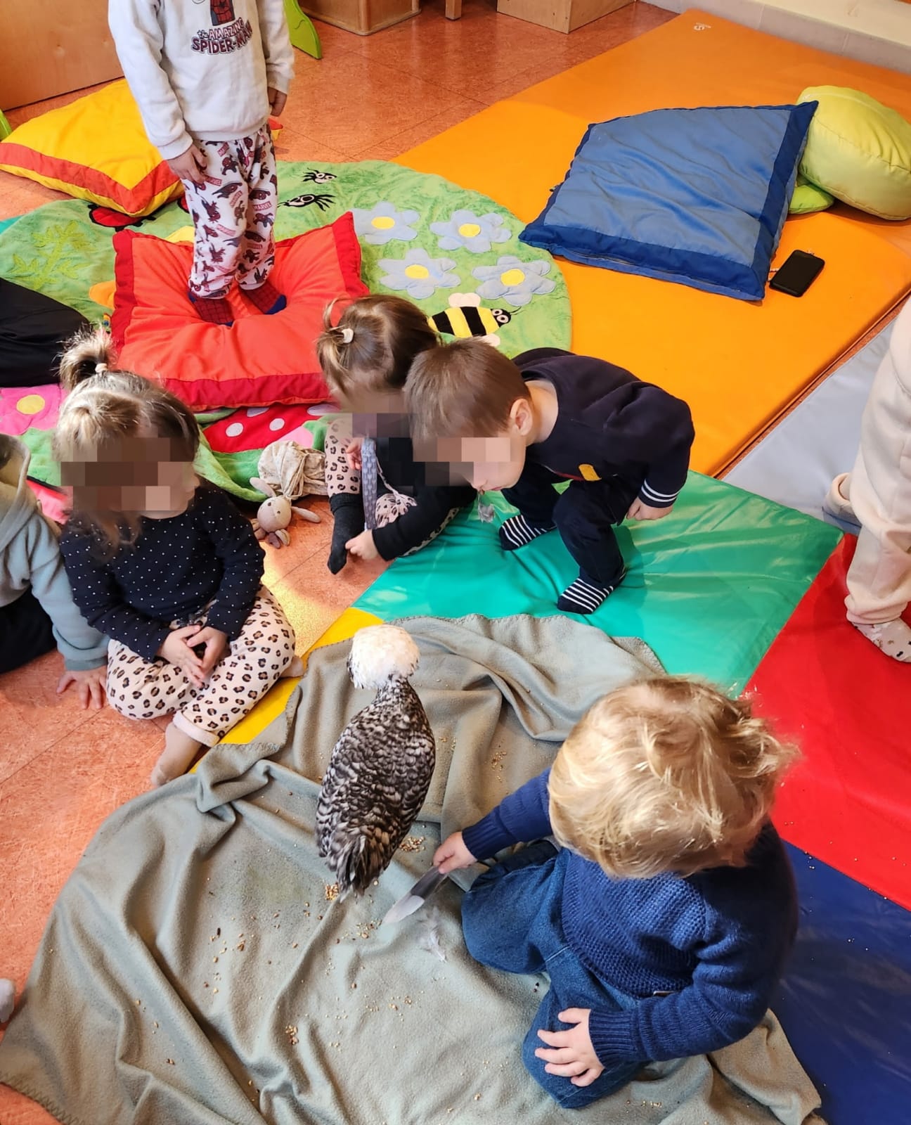 Christelle en séance de médiation animale avec des enfants
